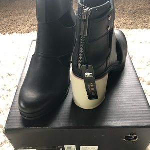 sorel margo cut out boot